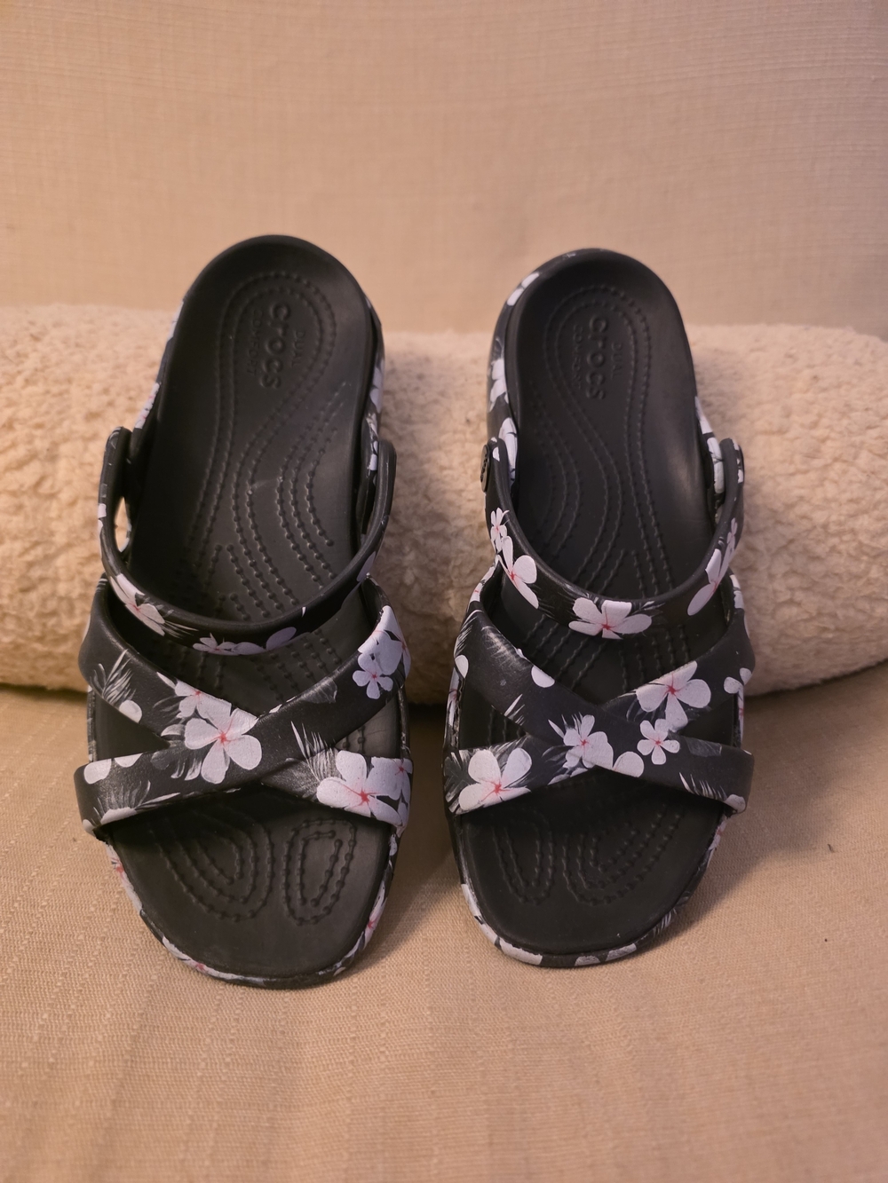 CROCS Womens Black Floral Sandals with White and Pink Flowers